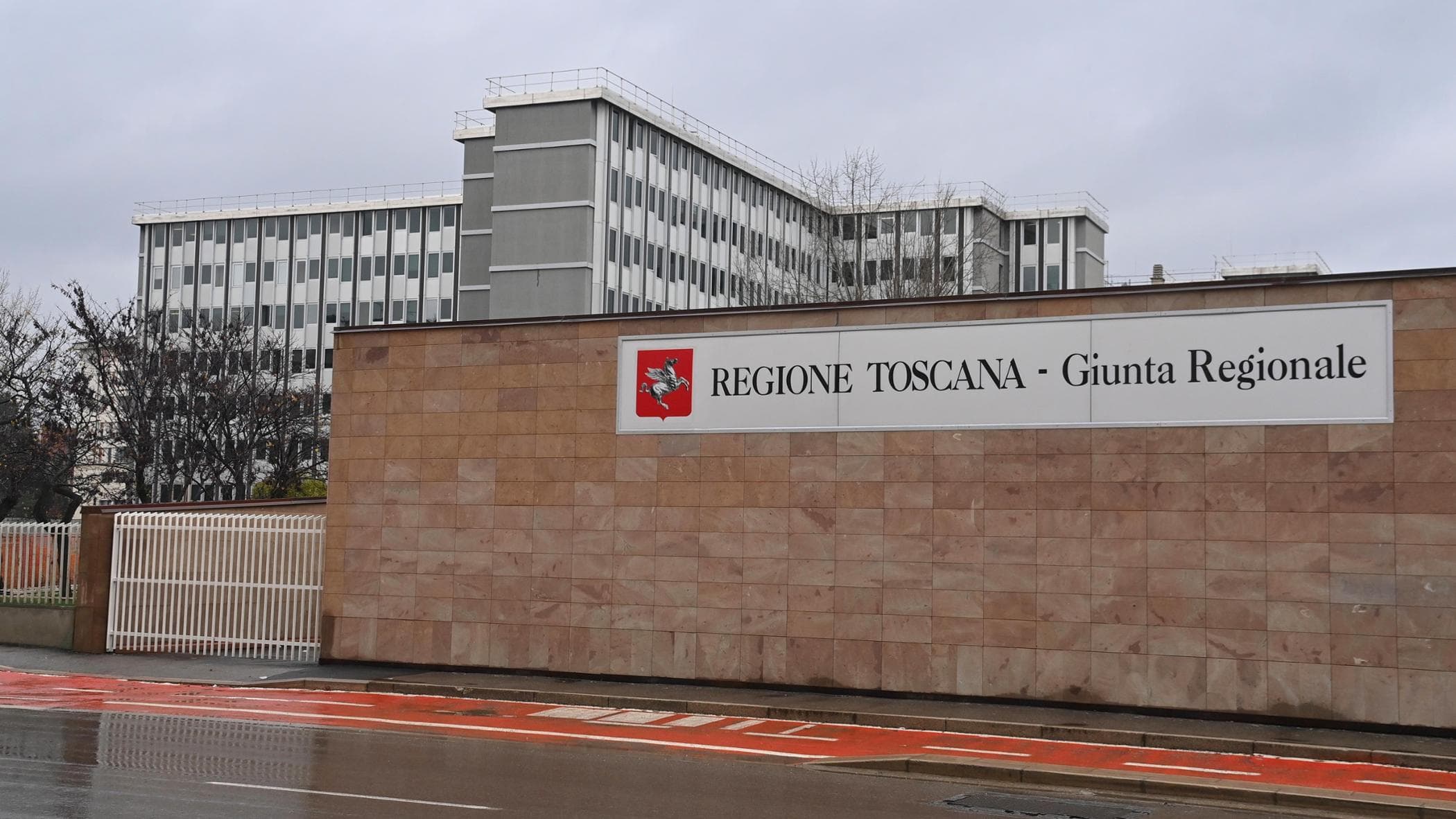 Toscana. Dietrofront sul bando con posti per transgender e non binari 1